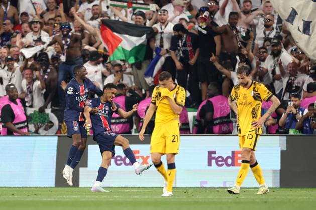 Champions League Final 2025 31 May 2025, Munich - UEFA Champions League Final - Paris Saint-Germain v Internazionale Milano - substitute Senny Mayulu of PSG celebrates his goal with Ousmane Dembele of PSG - Photo: Charlotte Wilson Offside. Munich Germany Copyright: xCharlottexWilsonx xOffsidexOffside