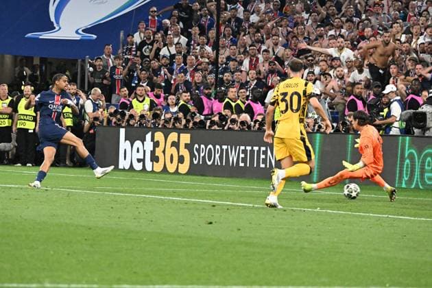 31.05.2025, xsltx, Fussball UEFA Champions League Finale 2025, Paris St.Germain - Inter Mailand v.l. Bradley Barcola (Paris St. Germain) Carlos Augusto (Inter Mailand) Yann Sommer (Inter Mailand) (DFL DFB REGULATIONS PROHIBIT ANY USE OF PHOTOGRAPHS as IMAGE SEQUENCES and or QUASI-VIDEO) Muenchen