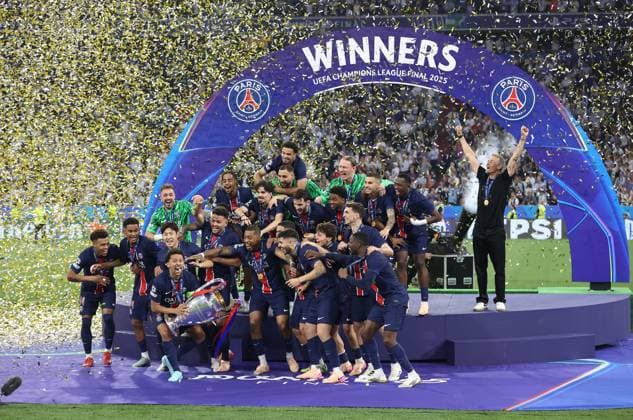 Fussball, Herren, Champions League, Saison 2024 2025, Paris Saint-Germain - Inter Mailand, Finale, UEFA Champions League Final 2025, Allianz Arena Sieger der Champions League 2025. Paris Saint-Germain, hier die Mannschaft beim Feiern