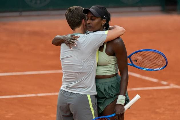 2025-05-31 French Open Roland Garros PARIS, FRANCE - MAY 31: Demi Schuurs of The Netherlands, Asia Muhammad of The USA during the French Open at Roland Garros on May 31, 2025 in Paris, France. Paris Roland Garros France Content not available for redistribution in The Netherlands directly or indirectly through any third parties. Copyright: xMarleenxFouchierx