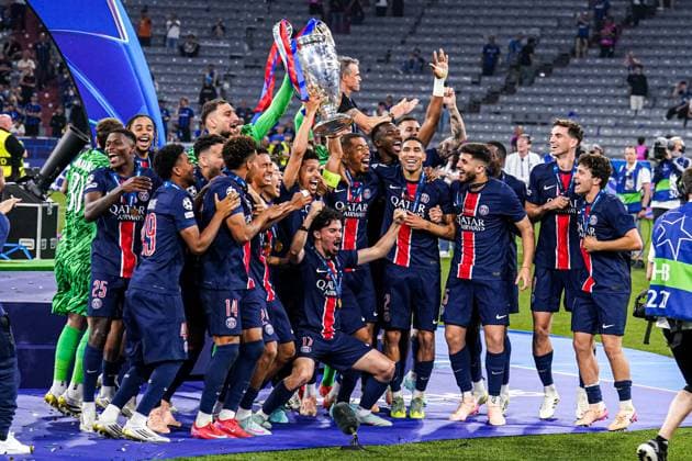 2025-05-31 Paris Saint-Germain v FC Internazionale Milano - UEFA Champions League Final 2025 MUNICH, GERMANY - MAY 31: players and staff of Paris Saint-Germain celebrate winning the UEFA Champions League during the UEFA Champions League Final 2025 match between Paris Saint-Germain and FC Internazionale Milano at Munich Football Arena on May 31, 2025 in Munich, Germany. Munich Munich Football Arena Germany Content not available for redistribution in The Netherlands directly or indirectly through any third parties. Copyright: xJorisxVerwijstx