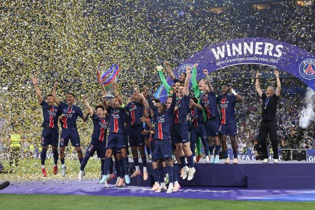 Deutschland, Muenchen 31.05.2025 xJFx Uefa Champions League Finale 2025 Paris Saint Germain - FC Internazionale Milano v.l., Paris Saint Germain jubelt mit Pokal Copyright: JoaquimxFerreira