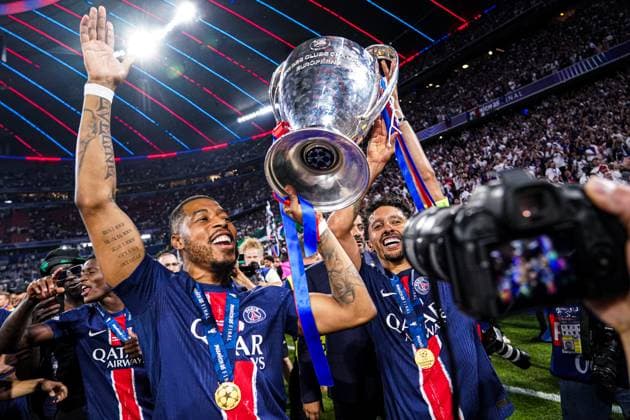 2025-05-31 Paris Saint-Germain v FC Internazionale Milano - UEFA Champions League Final 2025 MUNICH, GERMANY - MAY 31: Presnel Kimpembe of Paris Saint-Germain, Marquinhos of Paris Saint-Germain celebrate with the trophy after winning the UEFA Champions League during the UEFA Champions League Final 2025 match between Paris Saint-Germain and FC Internazionale Milano at Munich Football Arena on May 31, 2025 in Munich, Germany. Munich Munich Football Arena Germany Content not available for redistribution in The Netherlands directly or indirectly through any third parties. Copyright: xJorisxVerwijstx