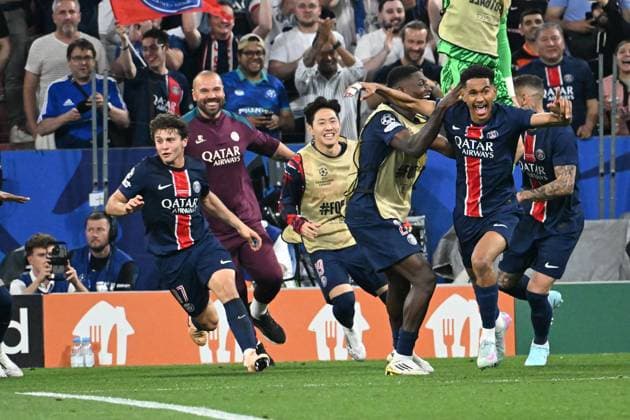 31.05.2025, xsltx, Fussball UEFA Champions League Finale 2025, Paris St.Germain - Inter Mailand v.l. Torjubel nach dem Tor zum celebrating the goal celebrate 5:0 durch Senny Mayulu (Paris St. Germain) (DFL DFB REGULATIONS PROHIBIT ANY USE OF PHOTOGRAPHS as IMAGE SEQUENCES and or QUASI-VIDEO) Muenchen