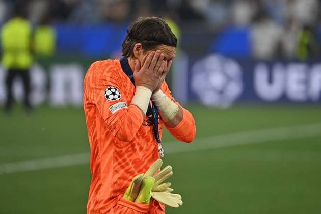 Yann SOMMER (Torwart Mailand) , Enttaeuschung,Frust,enttaeuscht, frustriert,niedergeschlagen, Siegerehrung, Fussball UEFA Champions League Finale Paris Saint-Germain (PSG) - Inter Mailand 5-0, am 31.05.2025 Munich Football Arena, Â