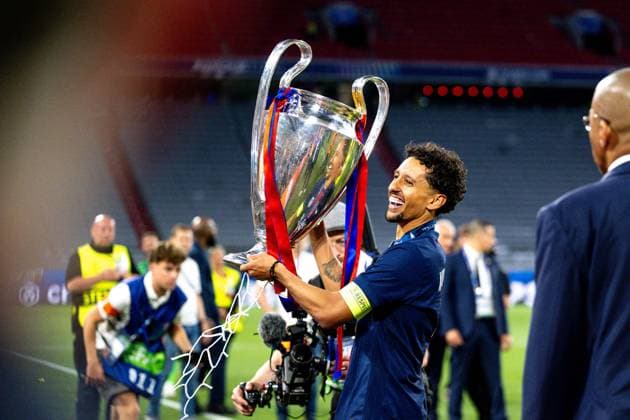 Marquinhos (Paris Saint-Germain, 05) feiert mit dem Pokal den Sieg, GER, Paris Saint-Germain vs. Inter Mailand, Fussball, Herren, UEFA Champions League Finale Muenchen 2025, Spielzeit 2024 2025, 31.05.2025, GER, Paris Saint-Germain vs. Inter Mailand, Fussball, Herren, UEFA Champions League Finale Muenchen 2025, Spielzeit 2024 2025, 31.05.2025 Muenchen Copyright: xEibner-Pressefoto WolfgangxFrankx EP_WFK