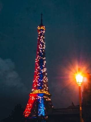 La Tour Eiffel se pare des couleurs du PSG pour fêter la victoire du club parisien à l issue de la finale de la Ligue Des Champions 2025 PSG - Inter Milan (5-0) La Tour Eiffel se pare des couleurs du PSG pour fêter la victoire du club parisien à l issue de la finale de la Ligue Des Champions 2025 PSG - Inter Milan (5-0), le 31 mai 2025 à Munich. Théo Castillon Bestimage The Eiffel Tower is adorned with the colors of PSG to celebrate the Parisian club s victory at the end of the 2025 Champions League final PSG - Inter Milan (5-0), on May 31, 2025 in Munchen. Paris France  Copyright: xThÃ oxCastillonx xBestimagexThÃ oxCastillonx xBestimagex