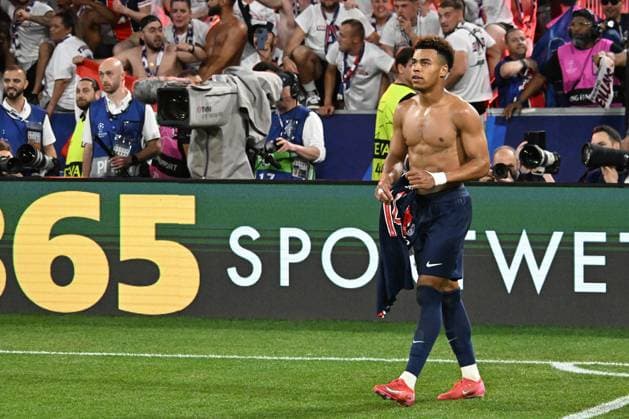 31.05.2025, xsltx, Fussball UEFA Champions League Finale 2025, Paris St.Germain - Inter Mailand v.l. Torjubel nach dem Tor zum celebrating the goal celebrate 3:0 durch Desire Doue (Paris St. Germain) (DFL DFB REGULATIONS PROHIBIT ANY USE OF PHOTOGRAPHS as IMAGE SEQUENCES and or QUASI-VIDEO) Muenchen
