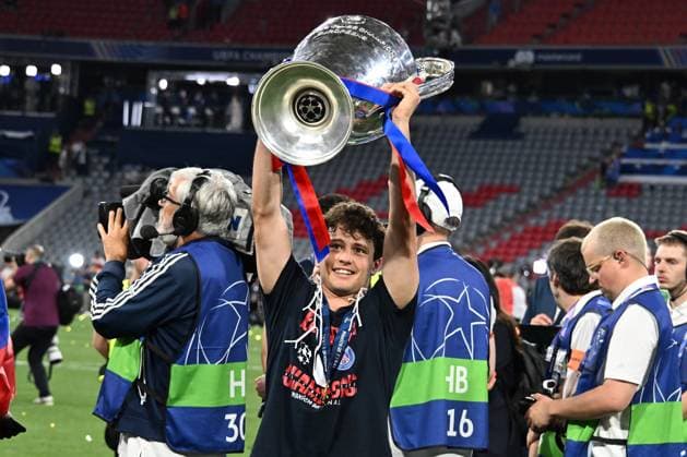 31.05.2025, xsltx, Fussball UEFA Champions League Finale 2025, Paris St.Germain - Inter Mailand v.l. Jubel, Freude über den Gewinn der Champions League Vitinha (Paris St. Germain) (DFL DFB REGULATIONS PROHIBIT ANY USE OF PHOTOGRAPHS as IMAGE SEQUENCES and or QUASI-VIDEO) Muenchen