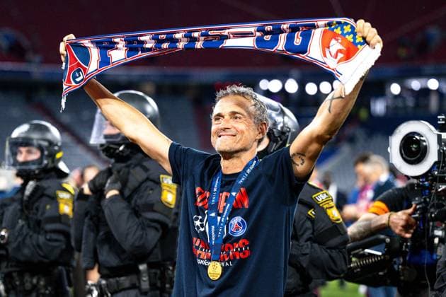 Luis Enrique (Paris Saint-Germain, Trainer, Cheftrainer) Feiert mit einem Fanschal den Sieg, GER, Paris Saint-Germain vs. Inter Mailand, Fussball, Herren, UEFA Champions League Finale Muenchen 2025, Spielzeit 2024 2025, 31.05.2025, GER, Paris Saint-Germain vs. Inter Mailand, Fussball, Herren, UEFA Champions League Finale Muenchen 2025, Spielzeit 2024 2025, 31.05.2025 Muenchen Copyright: xEibner-Pressefoto WolfgangxFrankx EP_WFK