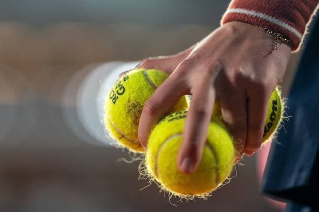 Sport Bilder des Tages 2025-05-31 French Open Roland Garros PARIS, FRANCE - MAY 31: tennis balls Roland Garros during the French Open at Roland Garros on May 31, 2025 in Paris, France. Paris Roland Garros France Content not available for redistribution in The Netherlands directly or indirectly through any third parties. Copyright: xMarleenxFouchierx