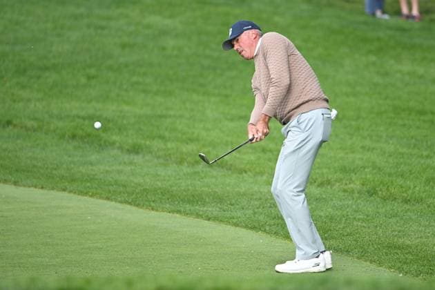 May 31, 2025: Matt Kuchar (USA) chips on the 1st hole during Round 3 of the Memorial Tournament in Dublin, Ohio. Cal Media Dublin USA - ZUMAc04_ 20250531_zma_c04_137 Copyright: xBrentxClarkx