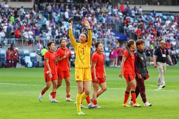 Soccer 2025: China PR Vs United States MAY 31 May 31st, 2025: China players including Xu Huan of China (1) wave to fans after a International Friendly, Länderspiel, Nationalmannschaft soccer match between China PR and the United States at Allianz Field in St. Paul, Minnesota. Steven Garcia-CSM (Credit Image: Â Steven Garcia Cal Media) St. Paul Minnesota USA EDITORIAL USE ONLY Copyright: xx ZUMA-20250531_zma_c04_201.jpg StevenxGarciax csmphotothree388788