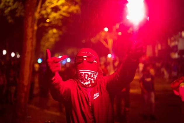 Paris PSG Fans Celebration Champions League Paris Saint-Germain (PSG) supporters gather holding flares in Paris early June 1, 2025, during celebrations following their 5-0 victory in the UEFA Champions League final football match against Inter Milan held in Munich. Paris ÃŽle-de-France France Copyright: xNaelxChahinex