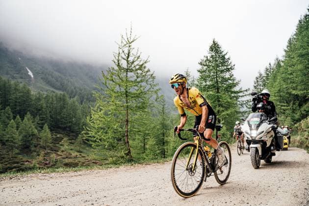 2025 Giro d Italia Stage 20 Picture by Zac Williams SWpix.com - 31 05 2025 - Cycling - 2025 Giro d Italia Stage 20, Verres to Sestriere, Italy - Simon Yates, Visma Lease a Bike. Copyright: x xSWpix.comx(t axPhotographyxHubxLtd)xZacxWilliams SWpix.comx SWP-2645
