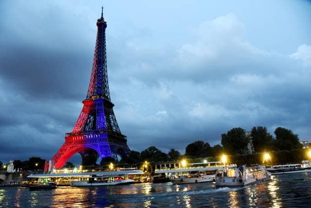 RECORD DATE NOT STATED Eiffel Tower in the colors of Paris Saint-Germain - Paris illumination of the Eiffel Tower in the colors of Paris Saint-Germain PSG winning of the UEFA Champions League final football match over Inter Milan in Munich, in Paris, France on May 31, 2025 Photo by Alain Apaydin ABACAPRESS.COM Paris France  Copyright: xApaydinxAlain ABACAx