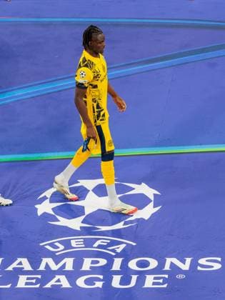 Enttaeuscht . . . Inter Mailands 31 Yann-Aurel BISSECK nach Siegerehrung, Fussball, Paris - Inter Mailand 5:0. Fußball UEFA Championsleague, Paris Saint-Germain - FC Internazionale Milano, Finale, Saison 2024-2025, am 31.05.2025 in Muenchen, A L L I A N Z A R E N A, Deutschland. Quelle Copyright Credit : Oryk HAIST