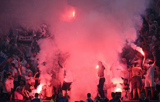 Fussball CHL FINALE 2024 2025 Finale in Muenchen 31.05.2025 Paris Saint - Germain - Inter Mailand Paris Saint-Germain Fans zuenden Pyros in der Arena in Muenchen