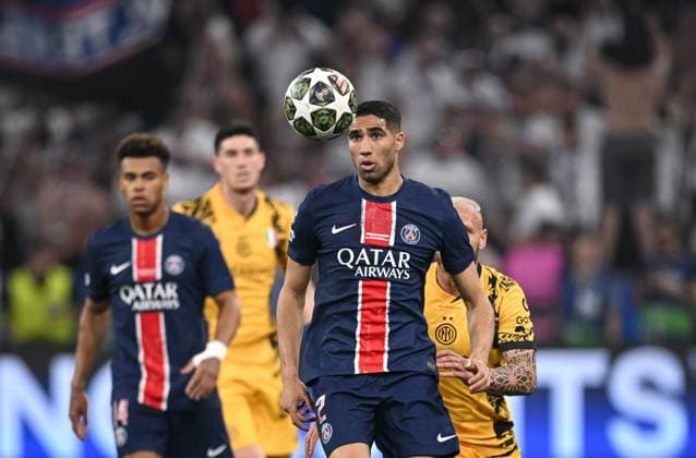 Fussball CHL FINALE 2024 2025 Finale in Muenchen 31.05.2025 Paris Saint - Germain - Inter Mailand Achraf Hakimi (Inter Mailand) mit Ball