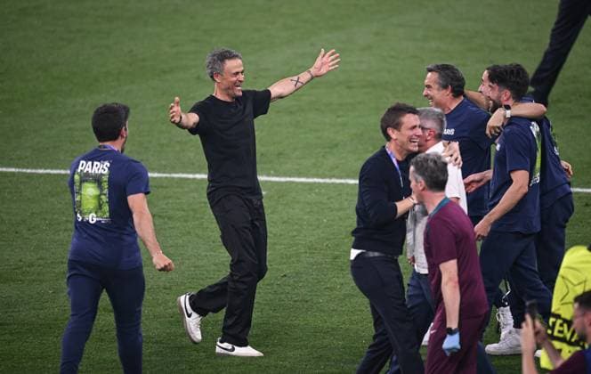 Fussball CHL FINALE 2024 2025 Finale in Muenchen 31.05.2025 Paris Saint 5-0 Germain - Inter Mailand SCHLUSSJUBEL Paris Saint-Germain; Trainer Luis Enrique (Mitte)