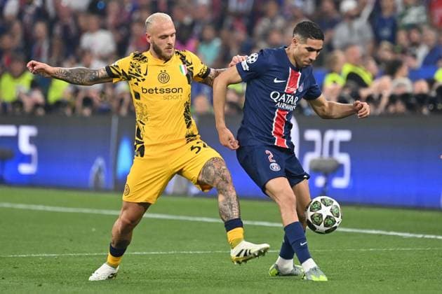 Federico DIMARCO (Mailand) , Aktion,Zweikampf gegen Achraf Hakimi (PSG). Fussball UEFA Champions League Finale Paris Saint-Germain (PSG) - Inter Mailand 5-0, am 31.05.2025 Munich Football Arena,