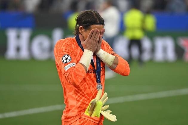 Yann SOMMER (Torwart Mailand) Enttaeuschung,Frust,enttaeuscht, frustriert,niedergeschlagen, Siegerehrung, Fussball UEFA Champions League Finale Paris Saint-Germain (PSG) - Inter Mailand 5-0, am 31.05.2025 Munich Football Arena, Â