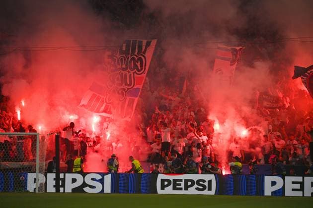 Fans,Fussballfans Paris,Pyrotechnik,Feuerwerk, Feuer,Flammen,Bengalo,Bengalos Fussball UEFA Champions League Finale Paris Saint-Germain (PSG) - Inter Mailand 5-0, am 31.05.2025 Munich Football Arena,