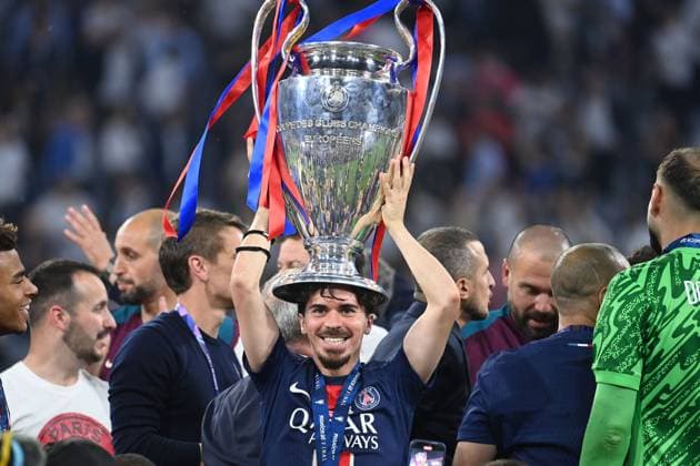 Vitinha (PSG) mit Pokal,Cup,Trophaee, Siegerehrung, Fussball UEFA Champions League Finale Paris Saint-Germain (PSG) - Inter Mailand 5-0, am 31.05.2025 Munich Football Arena,