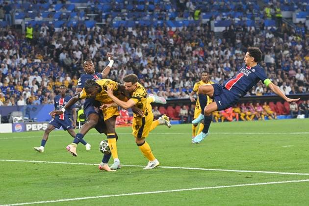 v.li:Willian Pacho (PSG),Marcus THURAM (Mailand), Carlos AUGUSTO (Mailand),MARQUINHOS (PSG), Aktion,Zweikampf,Strafraumszene. Fussball UEFA Champions League Finale Paris Saint-Germain (PSG) - Inter Mailand 5-0, am 31.05.2025 Munich Football Arena,