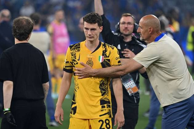 Benjamin PAVARD (Mailand) nach Spielende, Enttaeuschung,Frust,enttaeuscht, frustriert,niedergeschlagen, Fussball UEFA Champions League Finale Paris Saint-Germain (PSG) - Inter Mailand 5-0, am 31.05.2025 Munich Football Arena,