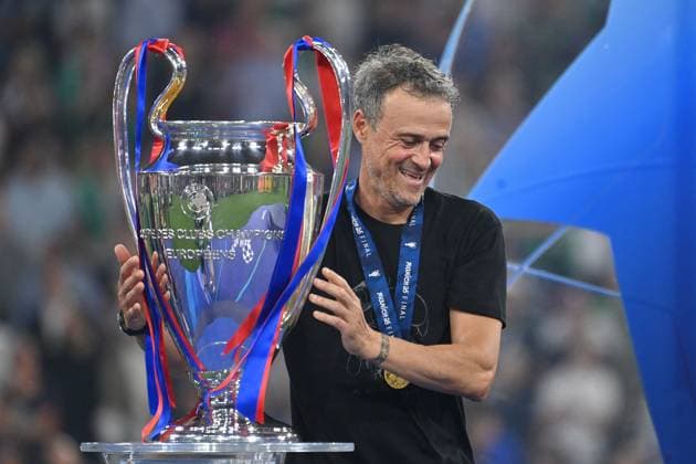 Trainer Luis ENRIQUE (PSG) mit Pokal,Cup,Trophaee, Siegerehrung, Fussball UEFA Champions League Finale Paris Saint-Germain (PSG) - Inter Mailand 5-0, am 31.05.2025 Munich Football Arena,