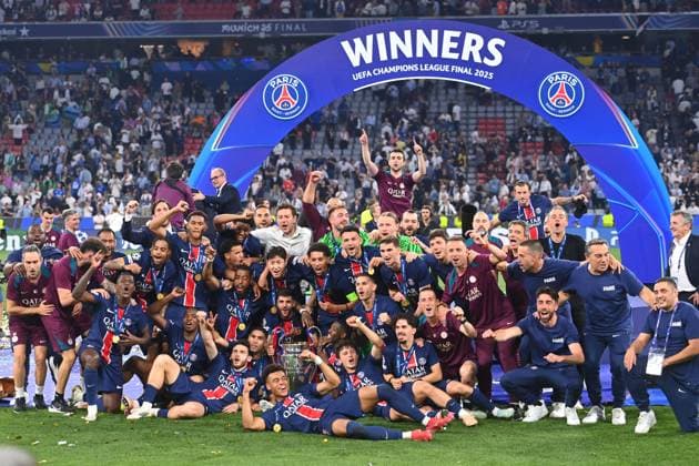 Teamfoto,Team,Mannschaft,Mannschaftsfoto mit Pokal,Cup,Trophaee,Jubel,Freude,Begeisterung, Siegerehrung, Fussball UEFA Champions League Finale Paris Saint-Germain (PSG) - Inter Mailand 5-0, am 31.05.2025 Munich Football Arena,
