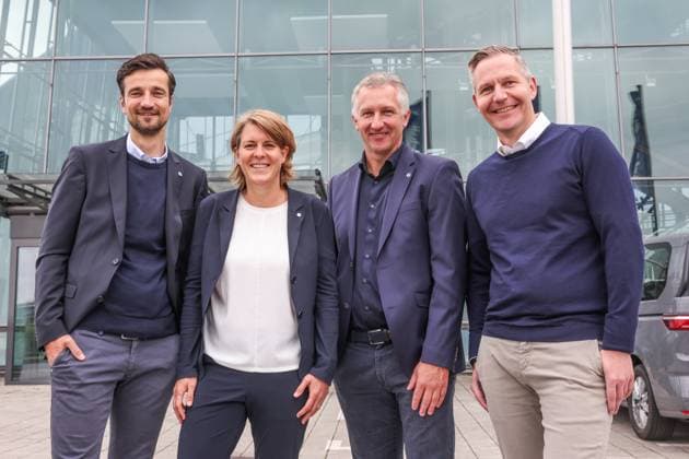 01.06.2025, Fussball, Saison 2024 2025, 2. Bundesliga, Vorstellung von Frank Baumann, v. l. Matthias Tillmann (FC Schalke 04), Christina Rühl-Hamers (FC Schalke 04), Sportvorstand Frank Baumann (FC Schalke 04), Axel Hefer (FC Schalke 04) Gelsenkirchen Veltins Arena NRW Deutschland xRHR-FOTOx