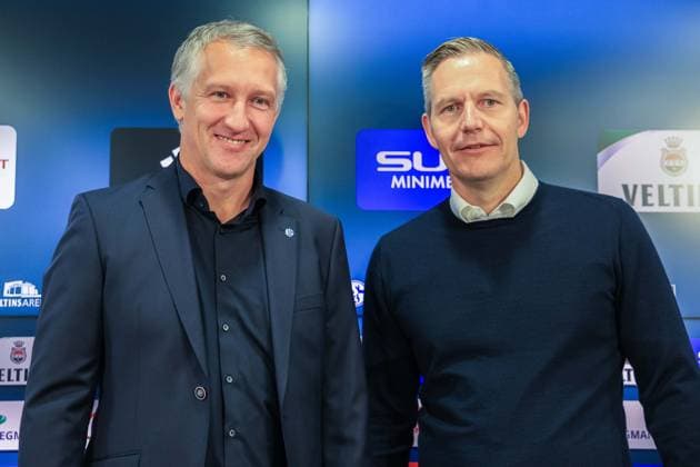 Vorstellung von Frank Baumann als Vorstand am 01.06.2025 in der VELTINS-Arena in Gelsenkirchen Frank Baumann ( Vorstand Sport Schalke ), links - Axel Hefer ( Aufsichtsratsvorsitzender Schalke ), rechts