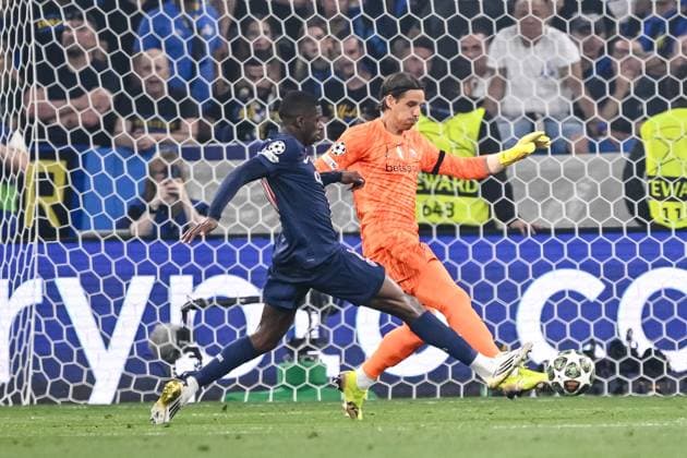 Ousmane Dembele (Paris Saint-Germain) und Torwart Yann Sommer (FC Internazionale Milano) battle for the ball during the UEFA Champions League Final 2025 between Paris Saint-Germain and FC Internazionale Milano at Munich Football Arena on May 31, 2025 in Munich, Germany. (Photo by Harry Langer DeFodi Images)
