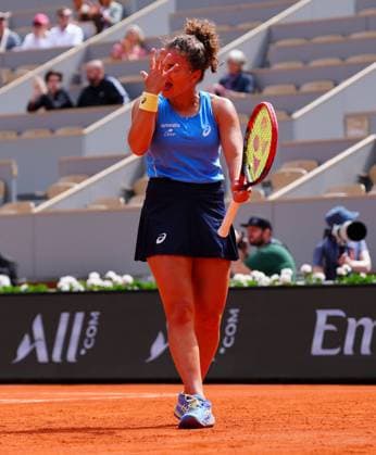 Jasmine Paolini in fourth round action French Open Tennis, Day Eight, Tennis, Roland Garros, Paris, France - 01 Jun 2025 EDITORIAL USE ONLY No use with unauthorised audio, video, data, fixture lists, club league logos or live services. Online in-match use limited to 120 images, no video emulation. No use in betting, games or single club league player publications. Copyright: xJavierxGarcia Shutterstockx 15334656l