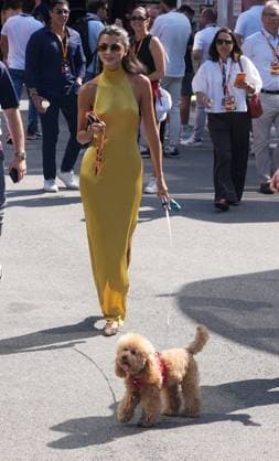 01.06.2025, Circuit de Catalunya, Barcelona, Formel 1 Aramco Grand Prix von Spanien 2025 , im Bild Kika Cerqueira Gomes, Freundin von Pierre Gasly (FRA), BWT Alpine F1 Team mit Hund namens Simba. (Photo by Hasan Bratic DeFodi Images)
