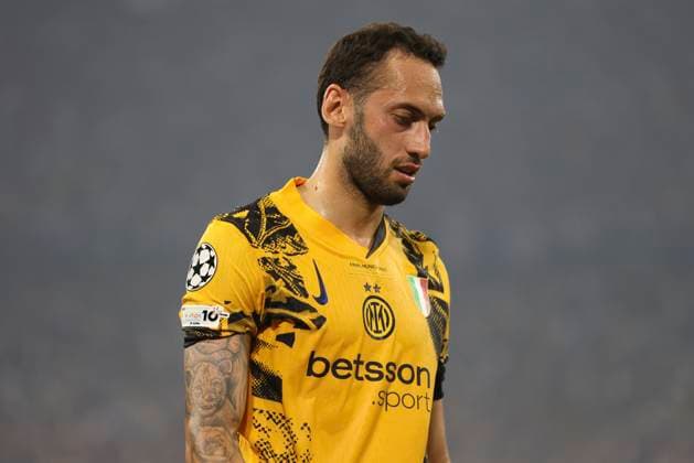 Hakan Ã‡alhanoÄülu (Inter Mailand) looks dejected during the UEFA Champions League Final 2025 between Paris Saint-Germain and FC Internazionale Milano at Munich Football Arena on May 31, 2025 in Munich, Germany. (Photo by Oliver Kaelke DeFodi Images)