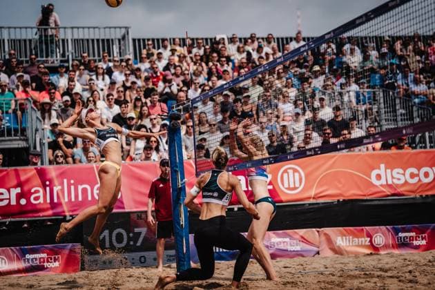 Beachvolleyball Frauen Allianz German Beach Tour 2025 Tourstop Hamburg 01.06.2025 Linda Bock beim Angriff Hamburg Active City Arena Heiligengeistf Hamburg Deutschland