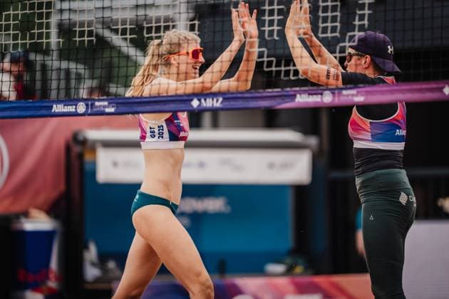 Beachvolleyball Frauen Allianz German Beach Tour 2025 Tourstop Hamburg 01.06.2025 v.l. Nele Barber und Melanie Gernert jubeln Hamburg Active City Arena Heiligengeistf Hamburg Deutschland