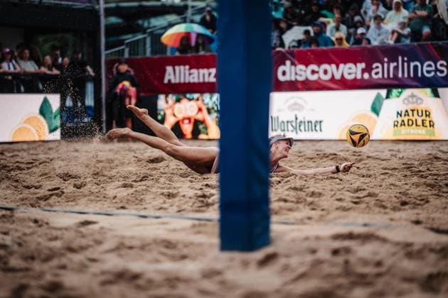 Beachvolleyball Frauen Allianz German Beach Tour 2025 Tourstop Hamburg 01.06.2025 Melanie Paul springt zum Ball Hamburg Active City Arena Heiligengeistf Hamburg Deutschland