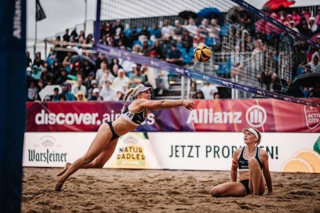 Beachvolleyball Frauen Allianz German Beach Tour 2025 Tourstop Hamburg 01.06.2025 Melanie Paul springt zum Ball Hamburg Active City Arena Heiligengeistf Hamburg Deutschland