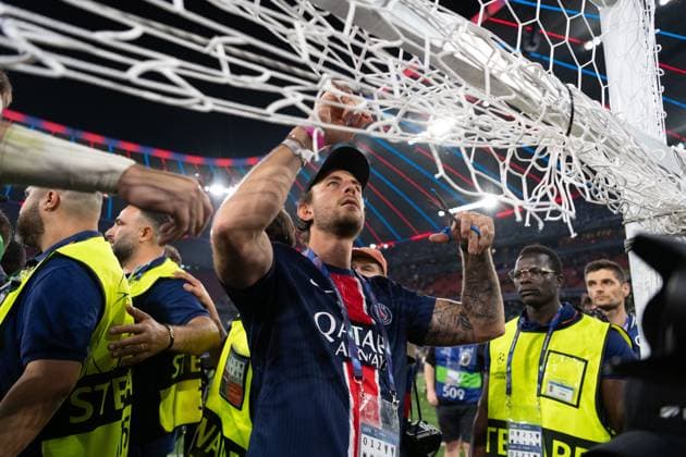 Beschaedigung am Tor das Tornetz wird abgeschnitten. GER, Paris Saint-Germain vs. Inter Mailand, Fussball, Herren, UEFA Champions League Finale Muenchen 2025, Spielzeit 2024 2025, 31.05.2025, GER, Paris Saint-Germain vs. Inter Mailand, Fussball, Herren, UEFA Champions League Finale Muenchen 2025, Spielzeit 2024 2025, 31.05.2025 Muenchen Copyright: xEibner-Pressefoto WolfgangxFrankx EP_WFK