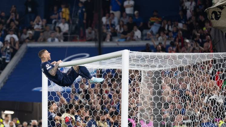 Sport Themen der Woche KW22 Tor zum 5:0 durch Senny Mayulu (Paris Saint-Germain, 24), Jubel, Torjubel. Lucas Hernandez (Paris Saint-Germain, 21) haengt am Tor. GER, Paris Saint-Germain vs. Inter Mailand, Fussball, Herren, UEFA Champions League Finale Muenchen 2025, Spielzeit 2024 2025, 31.05.2025, GER, Paris Saint-Germain vs. Inter Mailand, Fussball, Herren, UEFA Champions League Finale Muenchen 2025, Spielzeit 2024 2025, 31.05.2025 Muenchen *** Goal to make it 5 0 by Senny Mayulu Paris Saint Germain, 24 , Cheers, Goal celebration Lucas Hernandez Paris Saint Germain, 21 hooks on goal GER, Paris Saint Germain vs Inter Milan, Football, Men, UEFA Champions League Final Muenchen 2025, Season 2024 2025, 31 05 2025, GER, Paris Saint Germain vs Inter Milan, Football, Men, UEFA Champions League Final Muenchen 2025, Season 2024 2025, 31 05 2025 Muenchen Copyright: xEibner-Pressefoto WolfgangxFrankx EP_WFK