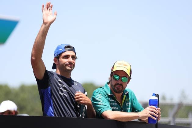Carlos Sainz of Spain and Williams Racing and Fernando Alonso of Spain and Aston Martin Aramco F1 Team , Race, F1 Grand Prix of Spain, am 01. June 2025 in Barcelona, Spain. (Foto von Diogo Cardoso DeFodi Images) Carlos Sainz of Spain and Williams Racing and Fernando Alonso of Spain and Aston Martin Aramco F1 Team , Race, F1 Grand Prix of Spain, Circuit de Barcelona-Catalunya on June 1, 2025 in Barcelona, Spain. (Photo by Diogo Cardoso DeFodi Images)