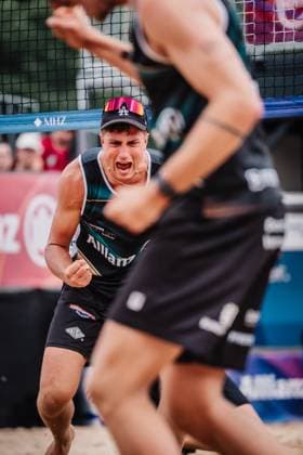 Beachvolleyball Männer Allianz German Beach Tour 2025 Tourstop Hamburg 01.06.2025 hinten Jubel Sven Winter vorne Lukas Pfretzschner Hamburg Active City Arena Heiligengeistf Hamburg Deutschland