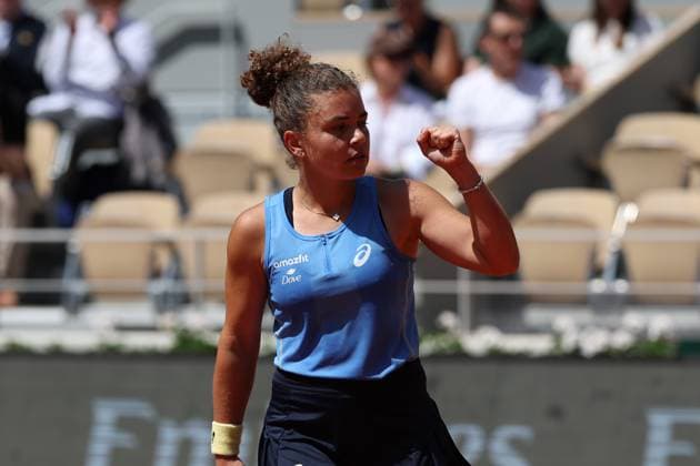ROLAND GARROS 2025 Thierry Larret MAXPPP - PARIS (75) 01 06 2025 Thierry Larret Maxppp. Tennis. Roland Garros 2025. Internationaux de France de tennis. Stade Roland Garros, Paris (75). Le 1er juin 2025. Court Philippe Chatrier : Jasmine PAOLI (ITA) vs Elina SVITOLINA (UKR) PARIS (75) STADE ROLAND GARROS PARIS ILE DE FRANCE FRANCE  Copyright: xMAXPPPxThierryxLarretx TLR202506019469 TLR202506019469