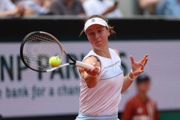 ROLAND GARROS 2025 Thierry Larret MAXPPP - PARIS (75) 01 06 2025 Thierry Larret Maxppp. Tennis. Roland Garros 2025. Internationaux de France de tennis. Stade Roland Garros, Paris (75). Le 1er juin 2025. Court Suzanne Lenglen : Ludmila SAMSONOVA (RUS) vs Quiwen ZHENG (CHN) PARIS (75) STADE ROLAND GARROS PARIS ILE DE FRANCE FRANCE  Copyright: xMAXPPPxThierryxLarretx TLR202506019609 TLR202506019609
