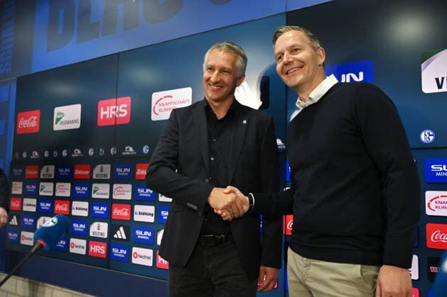 Frank Baumann (Vorstand FC Schalke 04), Axel Hefer (Aufsichtsratsvorsitzender FC Schalke 04), v.li. 01.06.2025, Fussball 2. Bundesliga, Vorstellung von Frank Baumann als Vorstand Sport beim FC Schalke 04. Foto: Maik Hölter Team2 Gelsenkirchen Veltins Arena Nordrhein Westfalen Deutschland