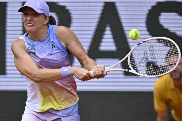 2025 Roland-Garros - Day 8 PARIS, FRANCE - JUNE 01: Iga Swiatek of Poland plays against Elena Rybakina of Kazakhstan (not seen) during the Women s Singles fourth Round match on Day Eight of the 2025 French Open at Roland Garros on June 01, 2025 in Paris, France. Burak Akbulut Anadolu Paris France. Editorial use only. Please get in touch for any other usage.  Copyright: x2025xAnadoluxBurakxAkbulutx